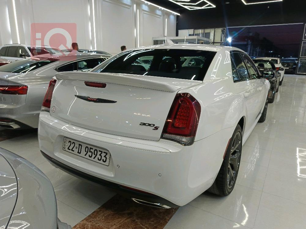 کرایسلەر 300